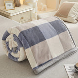 1pc Cozy Checkered Pattern Plush Blanket - Soft, Warm, and Comfortable for Bedroom, Sofa, and Outdoor Use - Perfect for Autumn and Winter Seasons