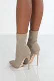 namcoverse Solid Color Pointed-Toe Knitted Boots